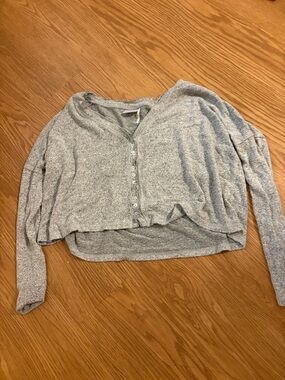 Lightweight Gray Button-Front Cropped shirt